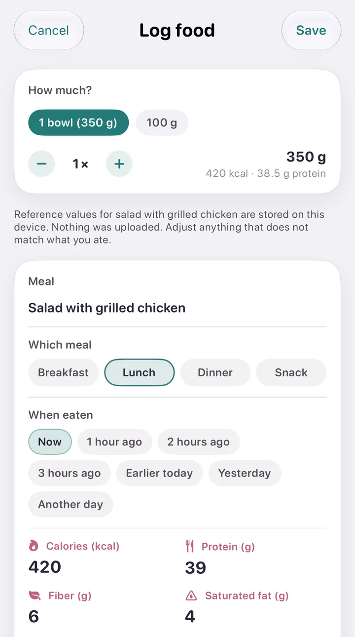 Logging a salad with grilled chicken: one 350 g bowl as lunch, eaten now, with 420 calories, 39 g of protein, 6 g of fiber, and 4 g of saturated fat.